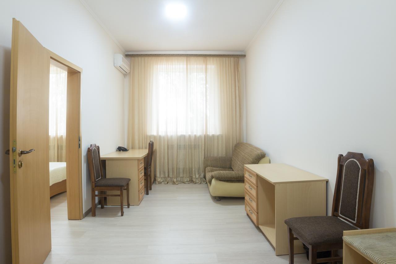 Hotel Alma Ata Zhosaly Buitenkant foto